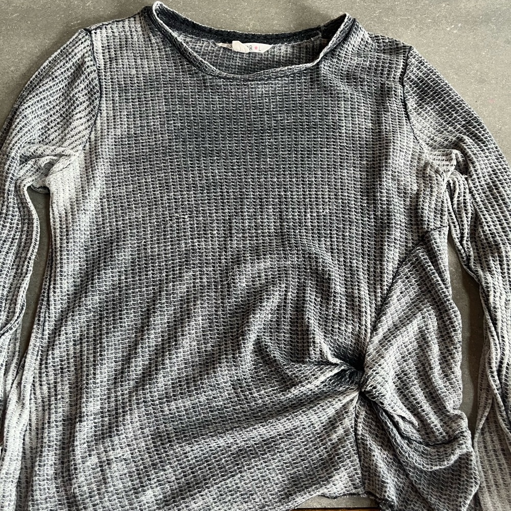 🔗gray long sleeve🔗